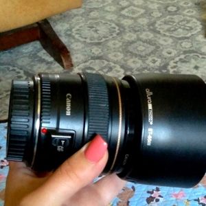 85 mm 1.8 Canon lens